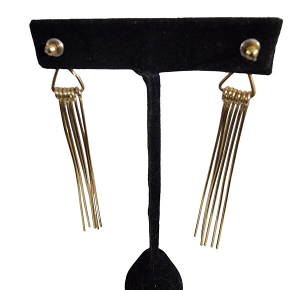 ❤️Long Metal Tassel Gold Tone Pierced Earrings NWT Retail $24 ❤️ - Picture 2 of 12
